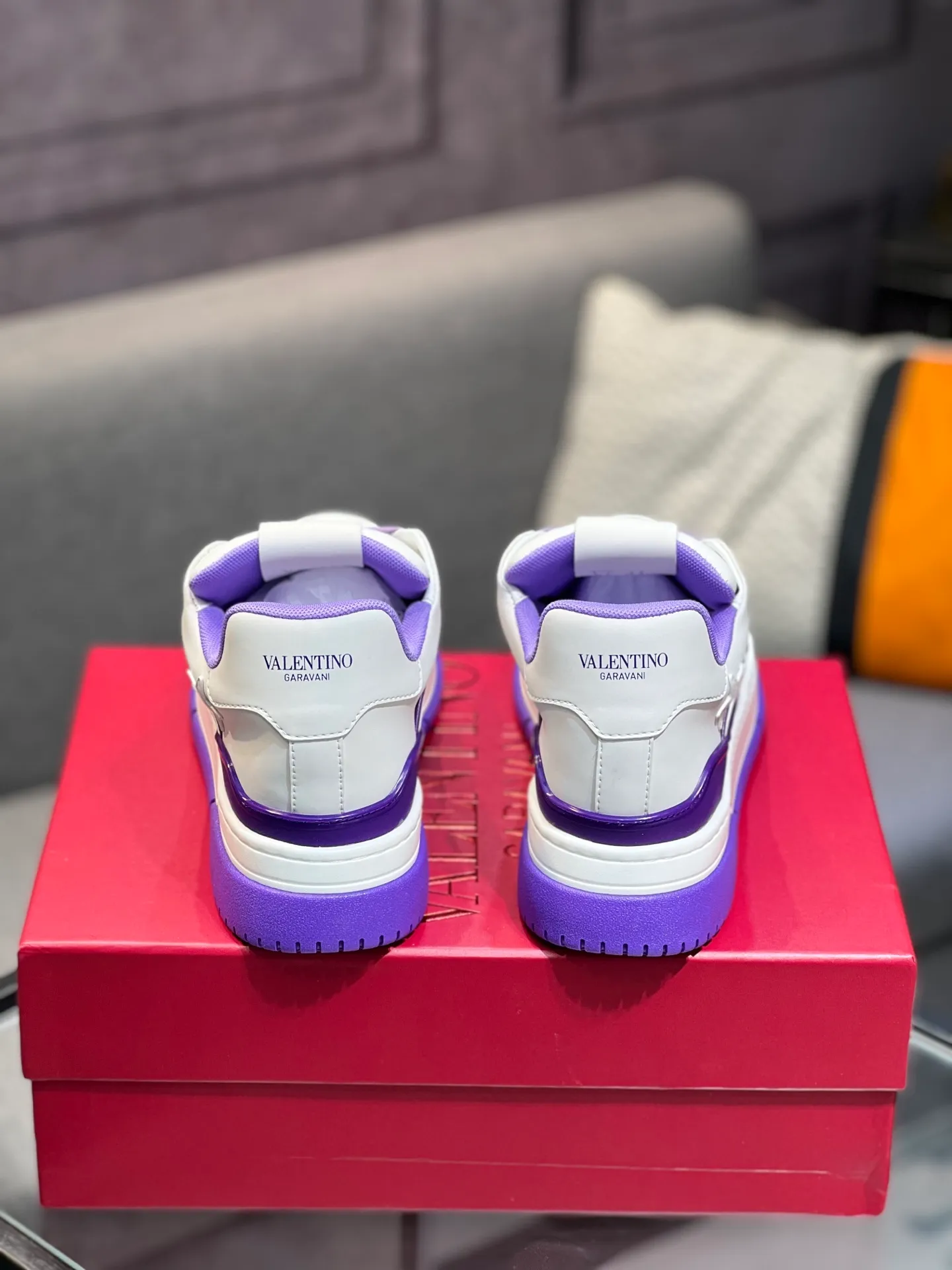 Men's Men's Shoes 💰660 Valentino 2023 early autumn new star shoes are now online! Wang Hedi and Ren Jialun have been worn by many celebrities. Who can refuse the same couple shoes as Wang Hedi! The design of Stars Stab My Heart is cool and spicy. The material of the shoes is cowhide, and every color is beautiful! Size 35-40, men’s size 39-44 (women’s 41, men’s 38, 45🉑️customized)